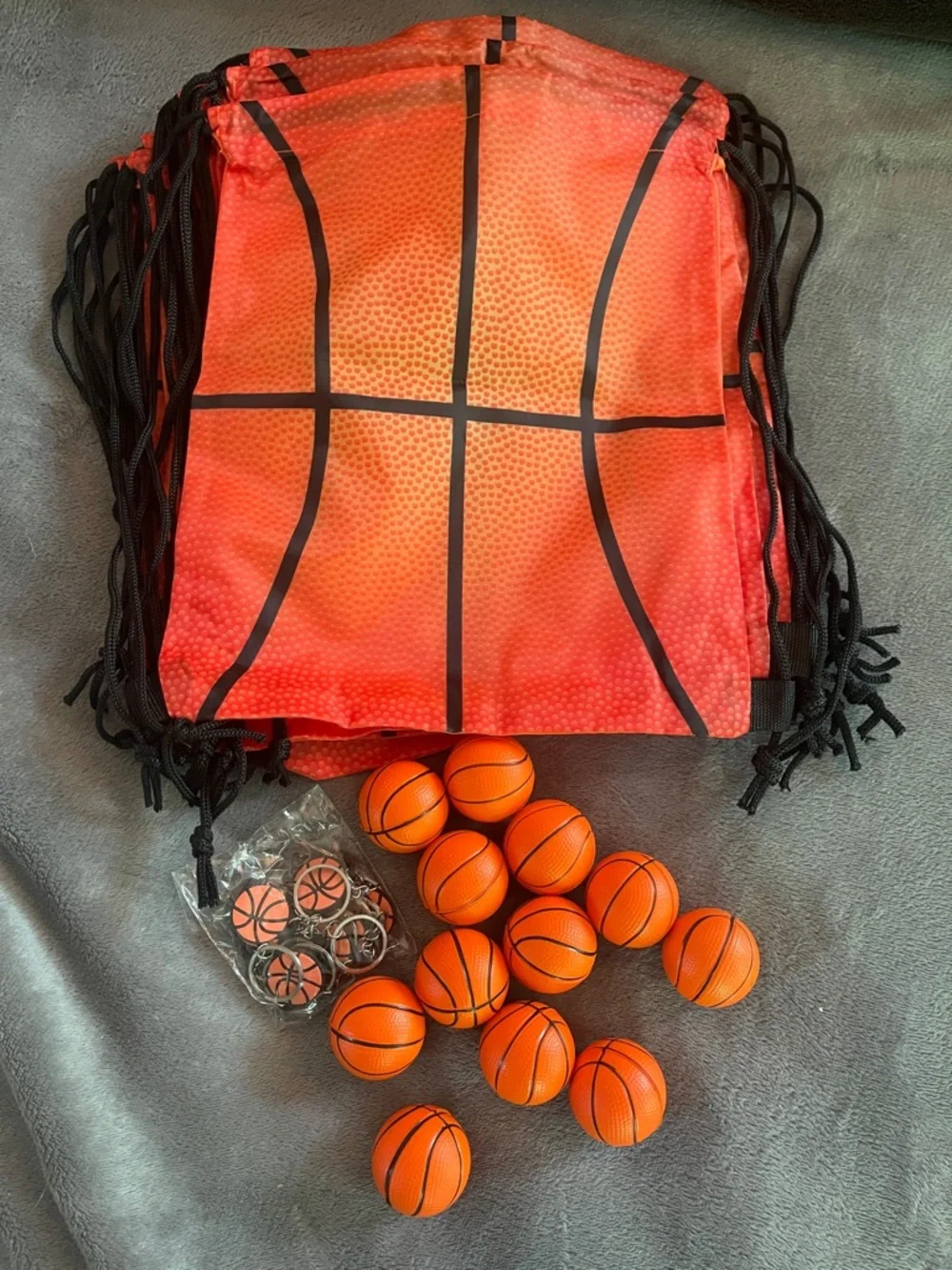 36 Pcs Basketball Party Favors 12 Drawstring Bag 12 Mini balls 12 Keychain 12